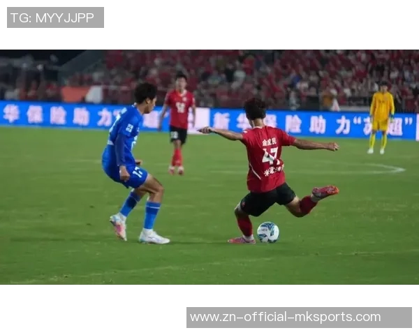 南通队禁区外惊艳凌空抽射中框金成民倒勾补射精彩破门