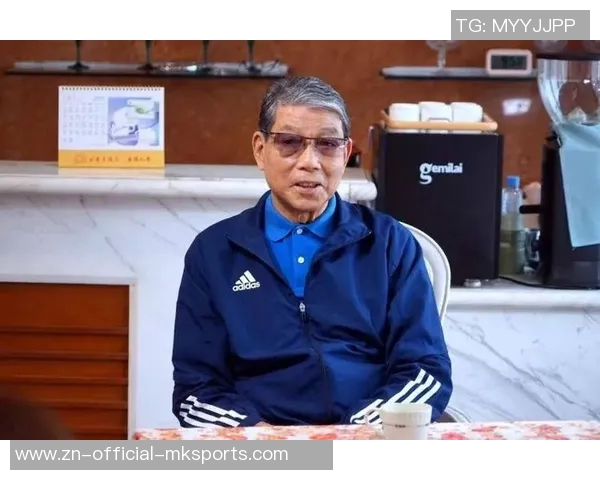 徐根宝高龄仍陪伴U20球员为他们付出辛劳感动球员心声 徐根宝高龄仍陪伴U20球员为他们付出辛劳感动球员心声